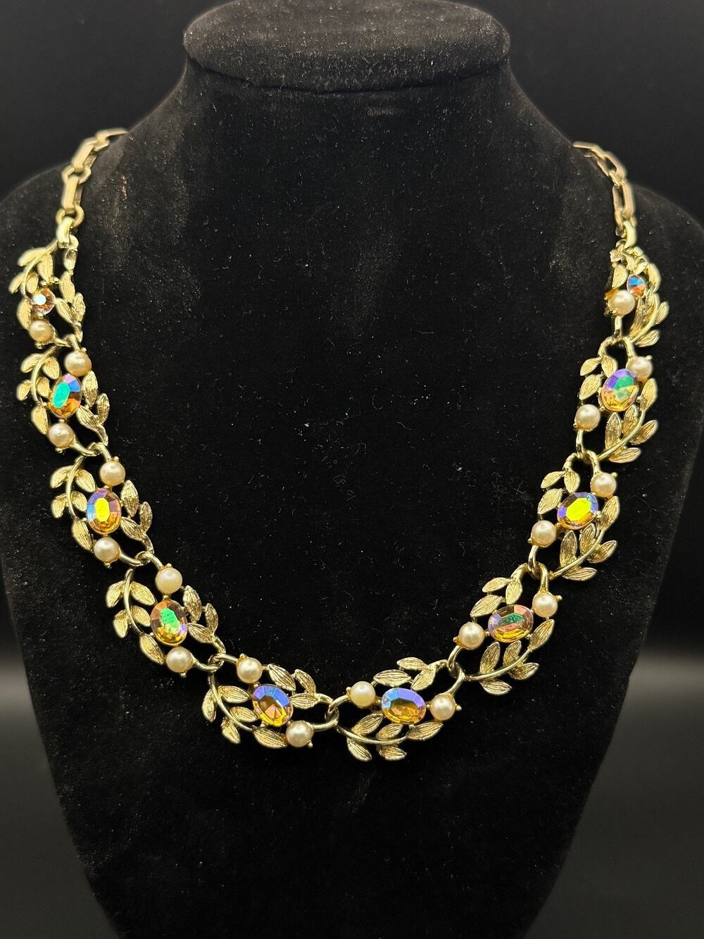 VTG Lisner Gold tone Aurora Borealis Faux pearl Leaf Necklace Mid Century Choker